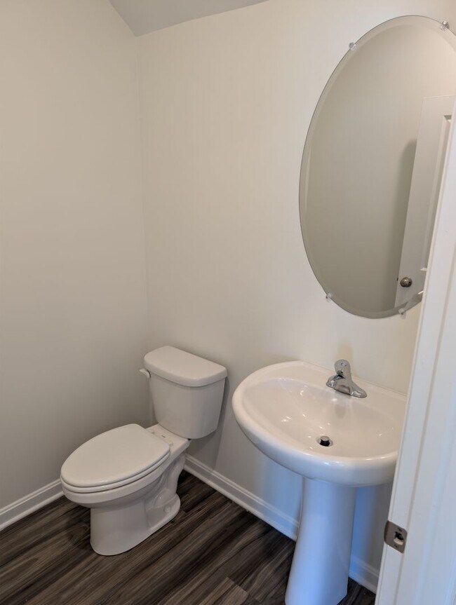 Building Photo - 450 Locust Run Dr