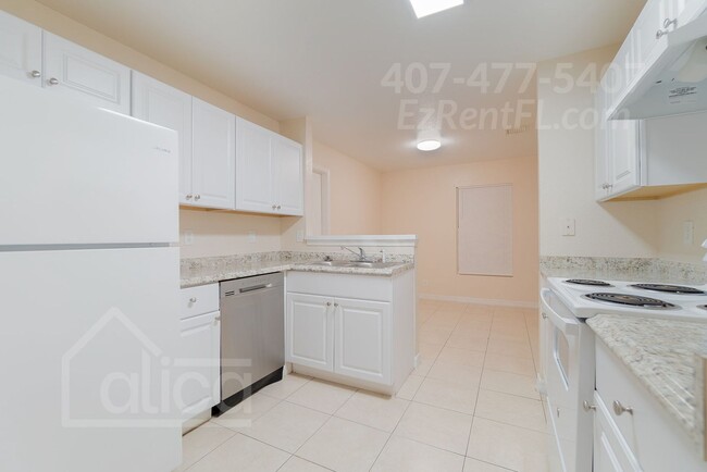 Building Photo - Newly renovated 3-bedroom, 2-bathroom home...