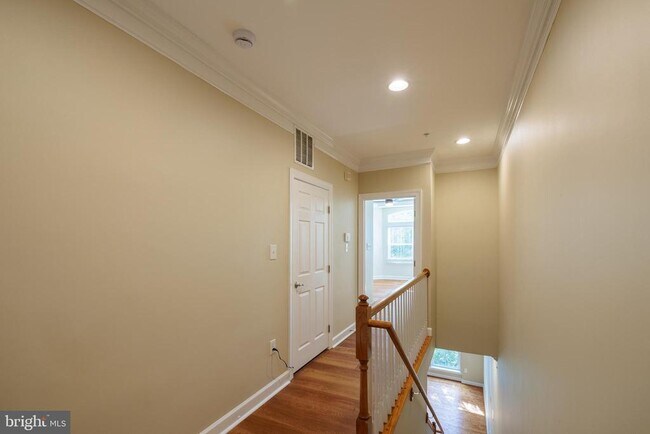 Building Photo - 256 Urban Avenue