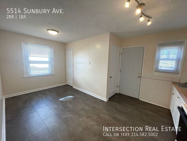 Building Photo - 5514 Sunbury Ave