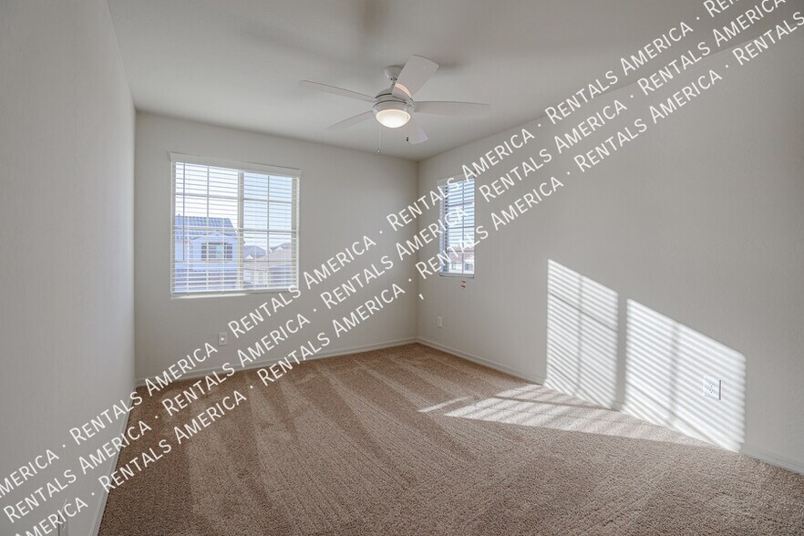 Building Photo - 5625 N 87th Dr