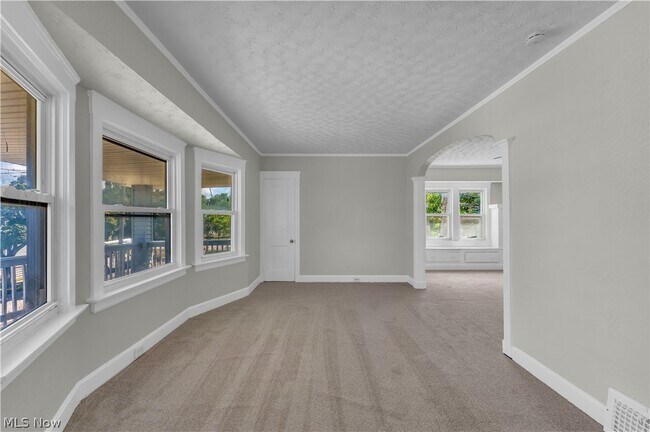 Building Photo - 10103 Almira Ave