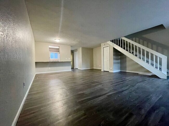 Building Photo - Spacious 3-bedroom, 2.5-bathroom Townhome