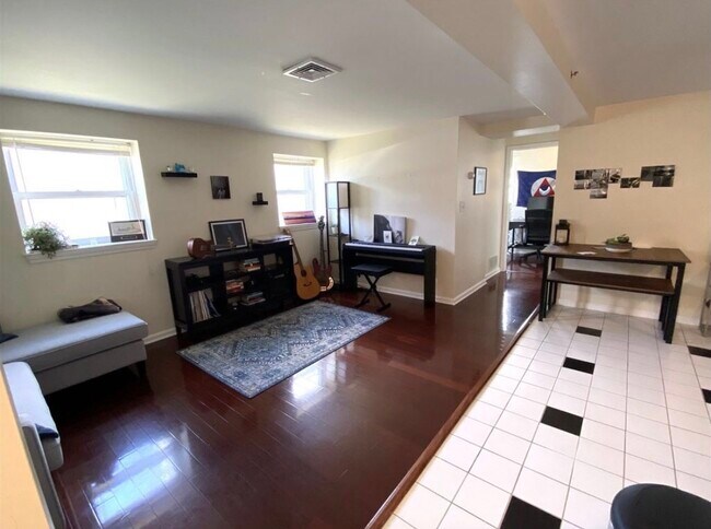 Living Room - 136 Hill St