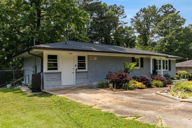 Building Photo - Charming 1950's Ranch w/ Modern Upgrades a...