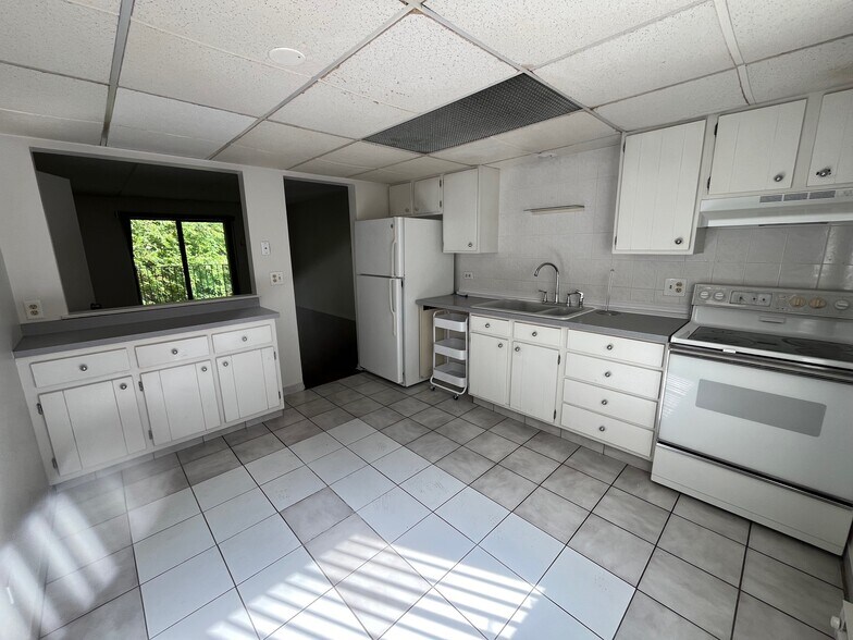 Building Photo - 1030 Dunlop Ave