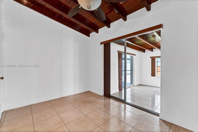 Building Photo - 361 SE 6th Ave