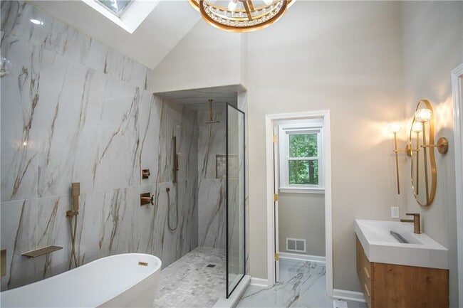 Building Photo - 2344 Milstead Cir NE