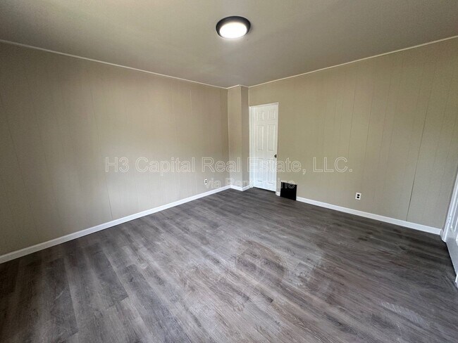 Building Photo - 1006 N 2nd St