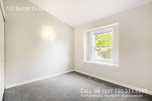 Building Photo - 737 Butte Pass Dr