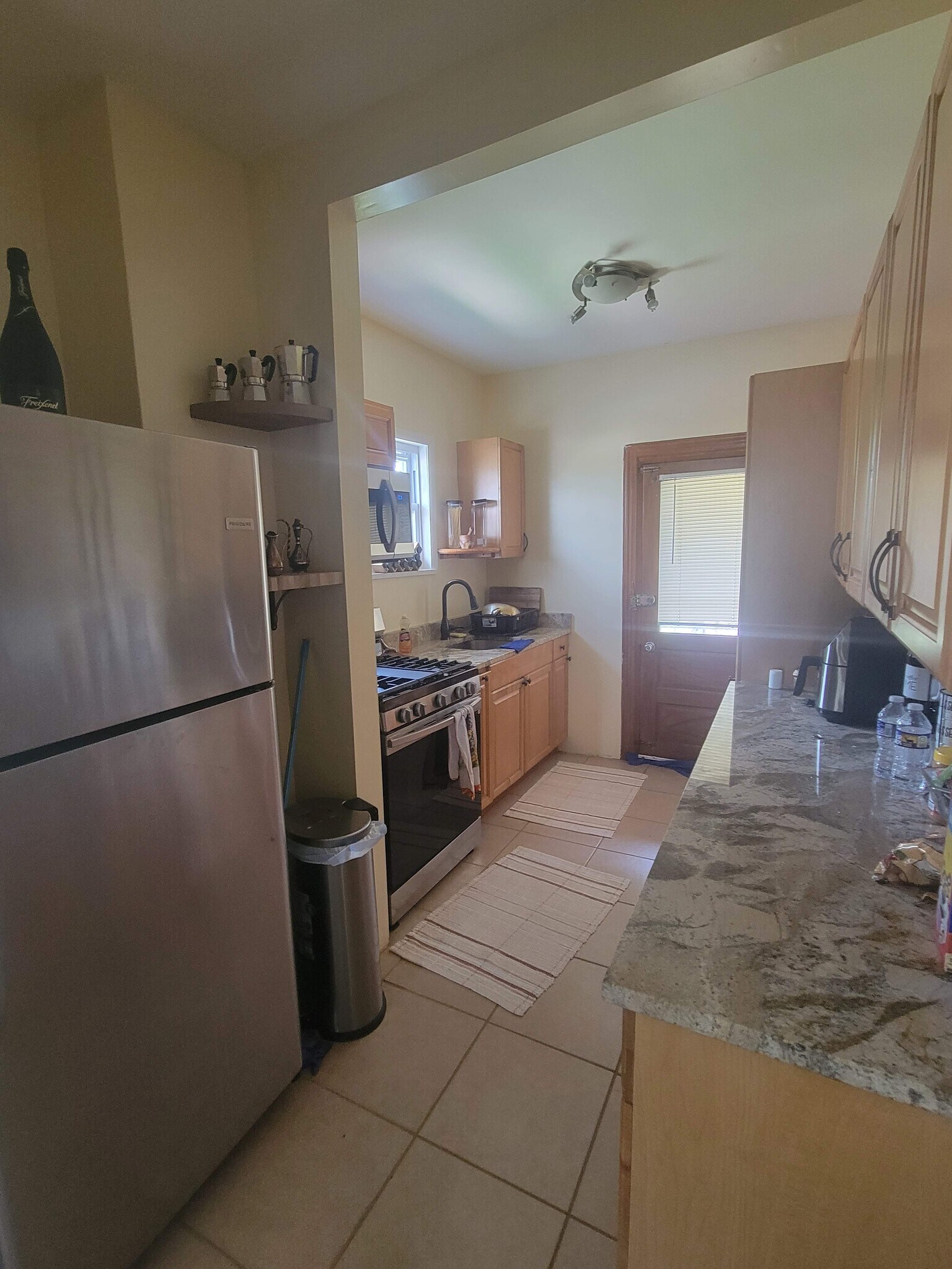 Building Photo - 933 Bleigh Ave