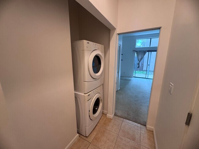 Building Photo - 2 Bedroom 2 Bathroom Home in West Sac