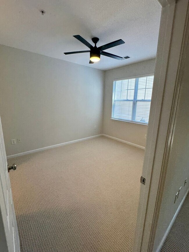 Building Photo - 12945 Centre Park Cir