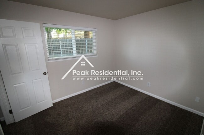Building Photo - Beautifully Renovated 3bd Citrus Heights Home with Large Yard