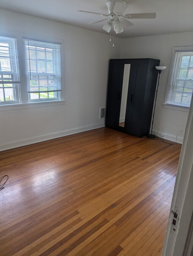 Building Photo - 5163 N Park Ave