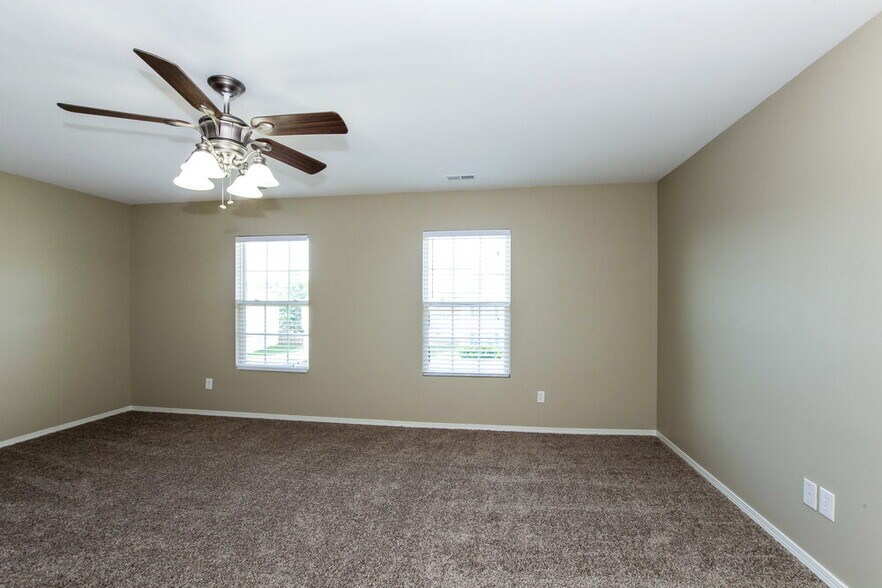 Building Photo - 1928 Slumber Oaks Ct