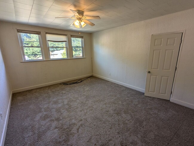 Building Photo - 2 Bedroom 1 Bathroom Single Family Home (P...