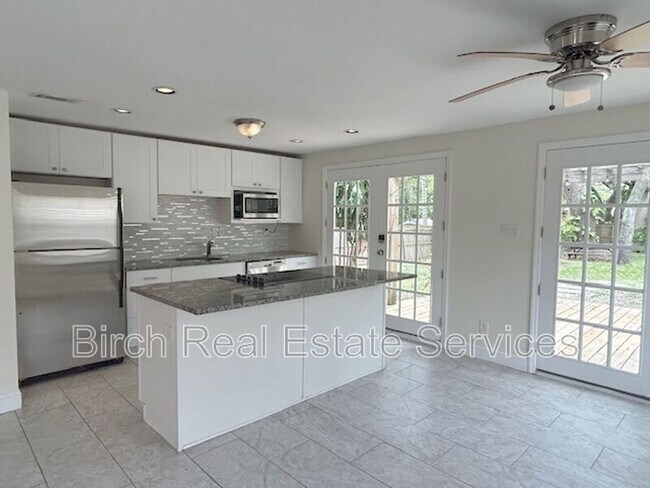 Building Photo - 608 Tangerine Ave