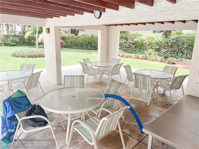 Building Photo - 5155 E Sabal Palm Blvd