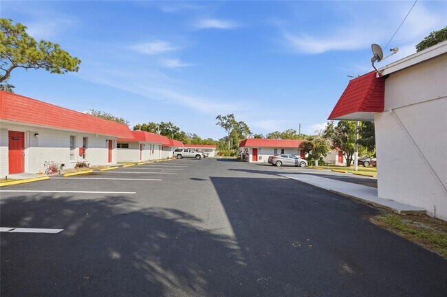 Building Photo - 1302 Morris Park