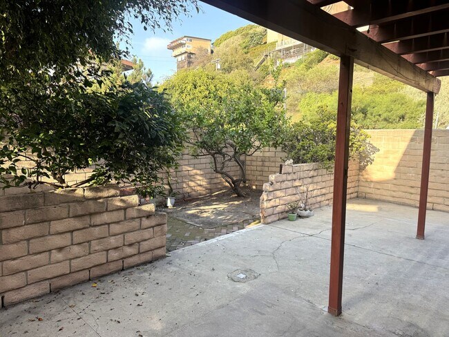 Building Photo - Rees