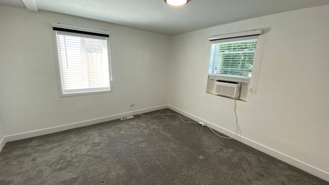 Building Photo - Updated 3 Bed 2 Bath Single Family Home in...