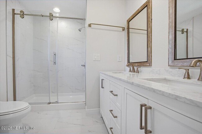 Building Photo - 206 W Fox St