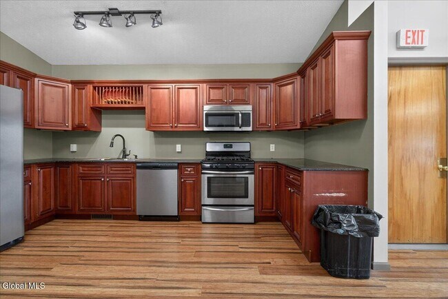 Building Photo - 54 Freemans Bridge Rd