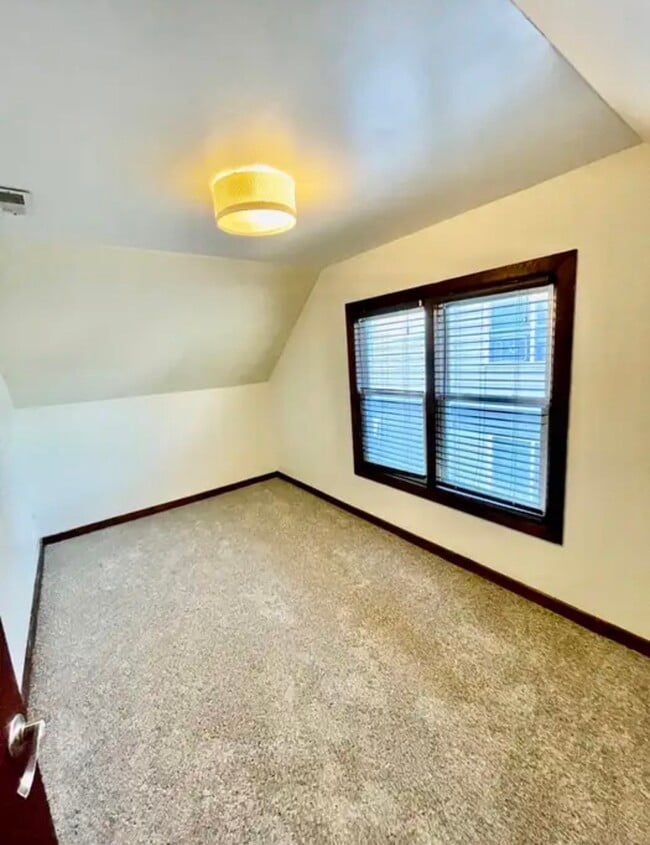 Building Photo - 754 Spring Rd