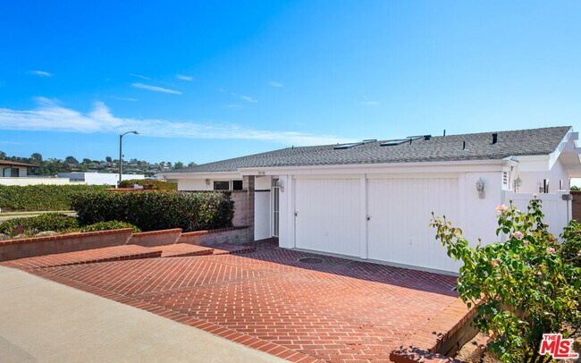 Building Photo - 18100 Wakecrest Dr