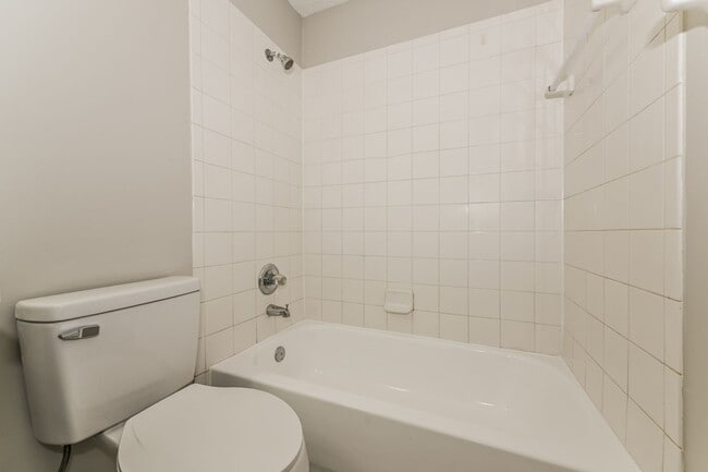 Building Photo - Neptune Beach Townhouse - On Huge Lot in Q...