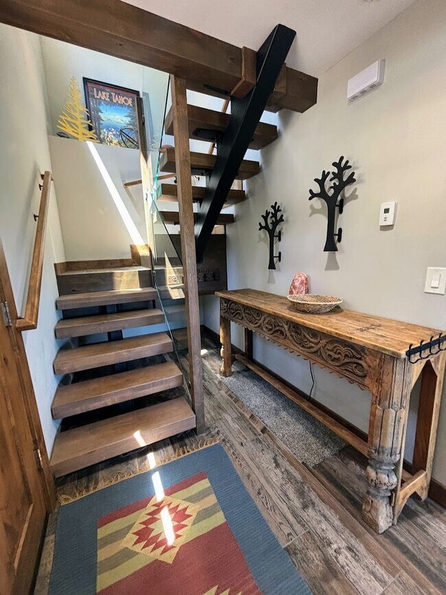 Building Photo - Beautiful Lake Tahoe 3 bedroom condo!