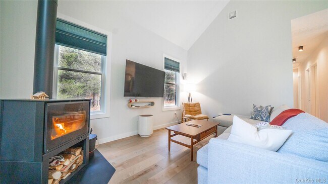 Building Photo - 102 Rider Hollow Rd