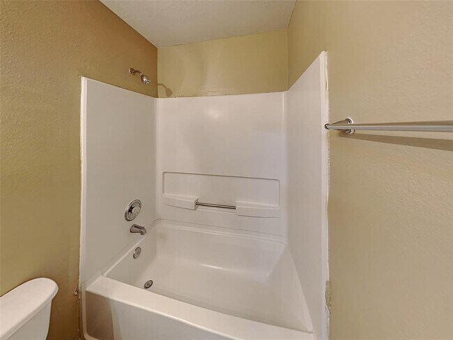 Building Photo - 6114 Elton Knolls St