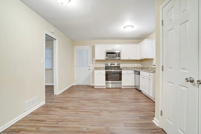 Building Photo - 2138 Springdale Rd SW