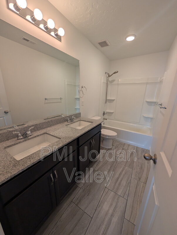 Building Photo - 2123 Wallflower Dr