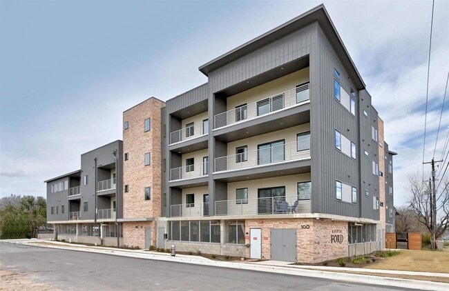Building Photo - 100 Mockingbird Ln W
