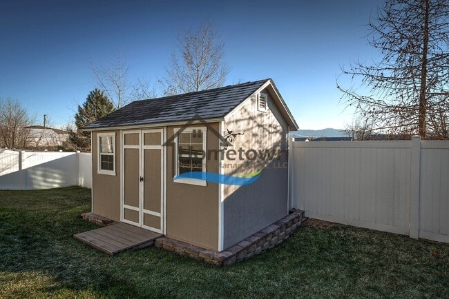 Building Photo - Spacious 4 bed 2.5 bath Home in Post Falls!