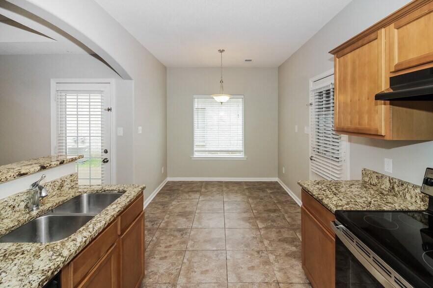 Building Photo - 10093 Woodland Hills Dr