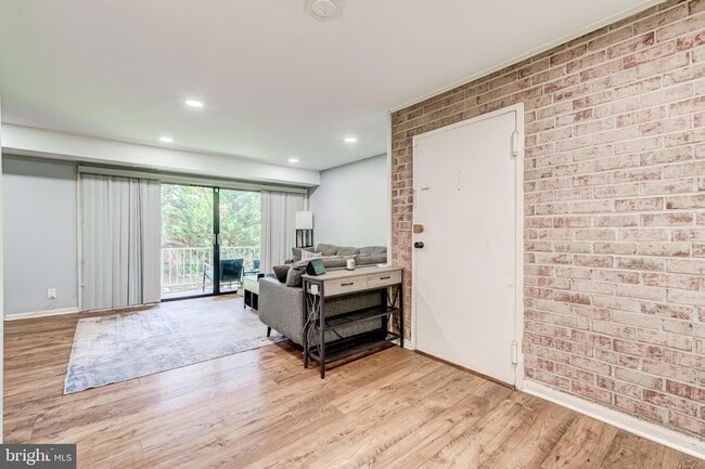 Building Photo - 6012 Westchester Dr