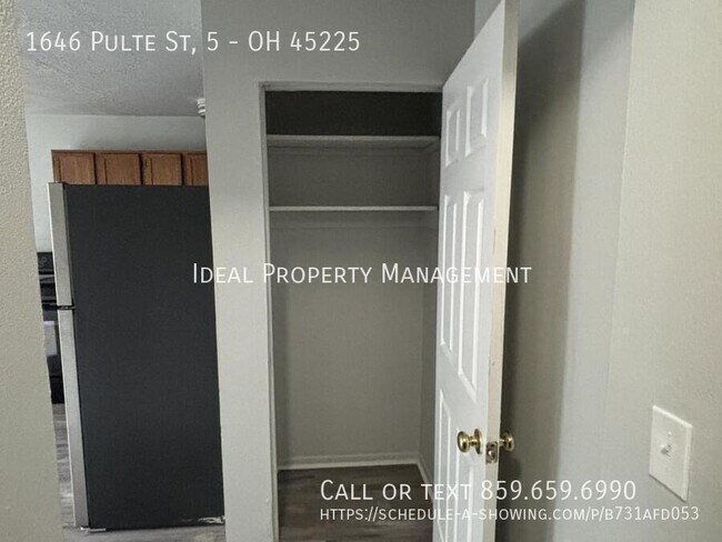 Building Photo - 1646 Pulte St