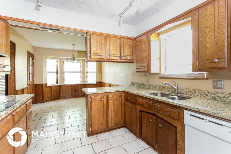 Building Photo - 1124 N Patterson Dr