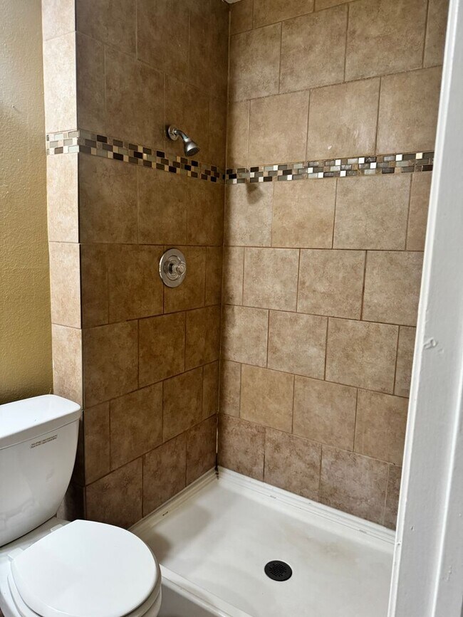 Building Photo - 4814 E Rialto Ave