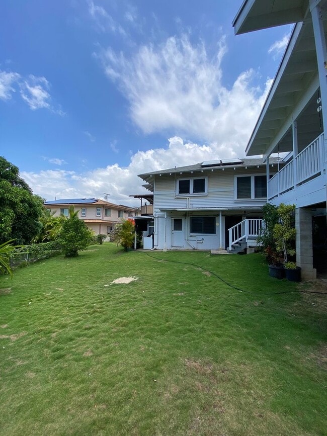 Building Photo - Spacious 4 bedroom 2 bath house.