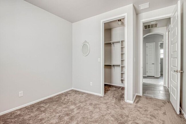 Building Photo - Beautiful East side House