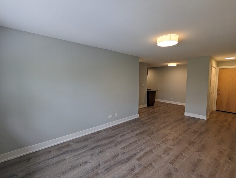 Building Photo - 503 W Barry Ave