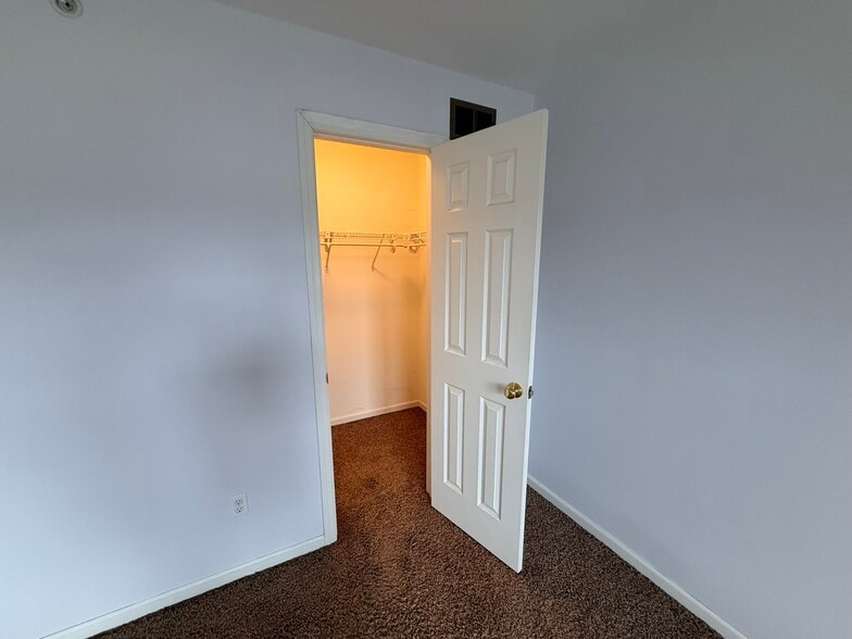 Building Photo - 2293 Flint Dr