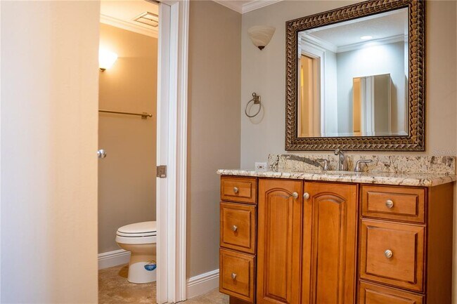 Building Photo - 1 Beach Dr SE