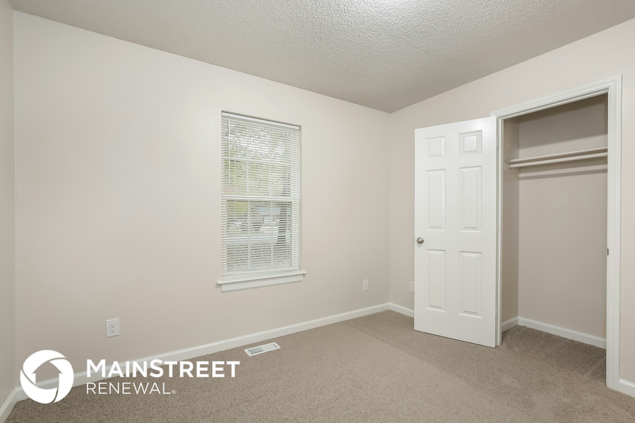 Building Photo - 135 W Lakefield Dr