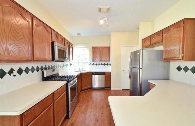 Building Photo - 15410 Oak Lake Glen Dr